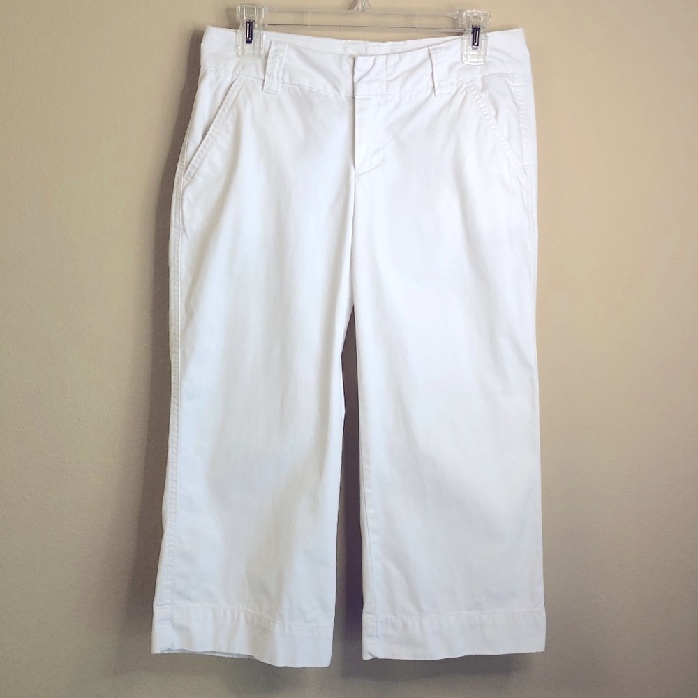 Gap Women’s White Cropped Chino Pants - Size 4